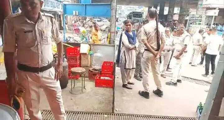 डेबरा में खाद्य दुकानों पर छापा, सड़ा-बासी खाना मिला