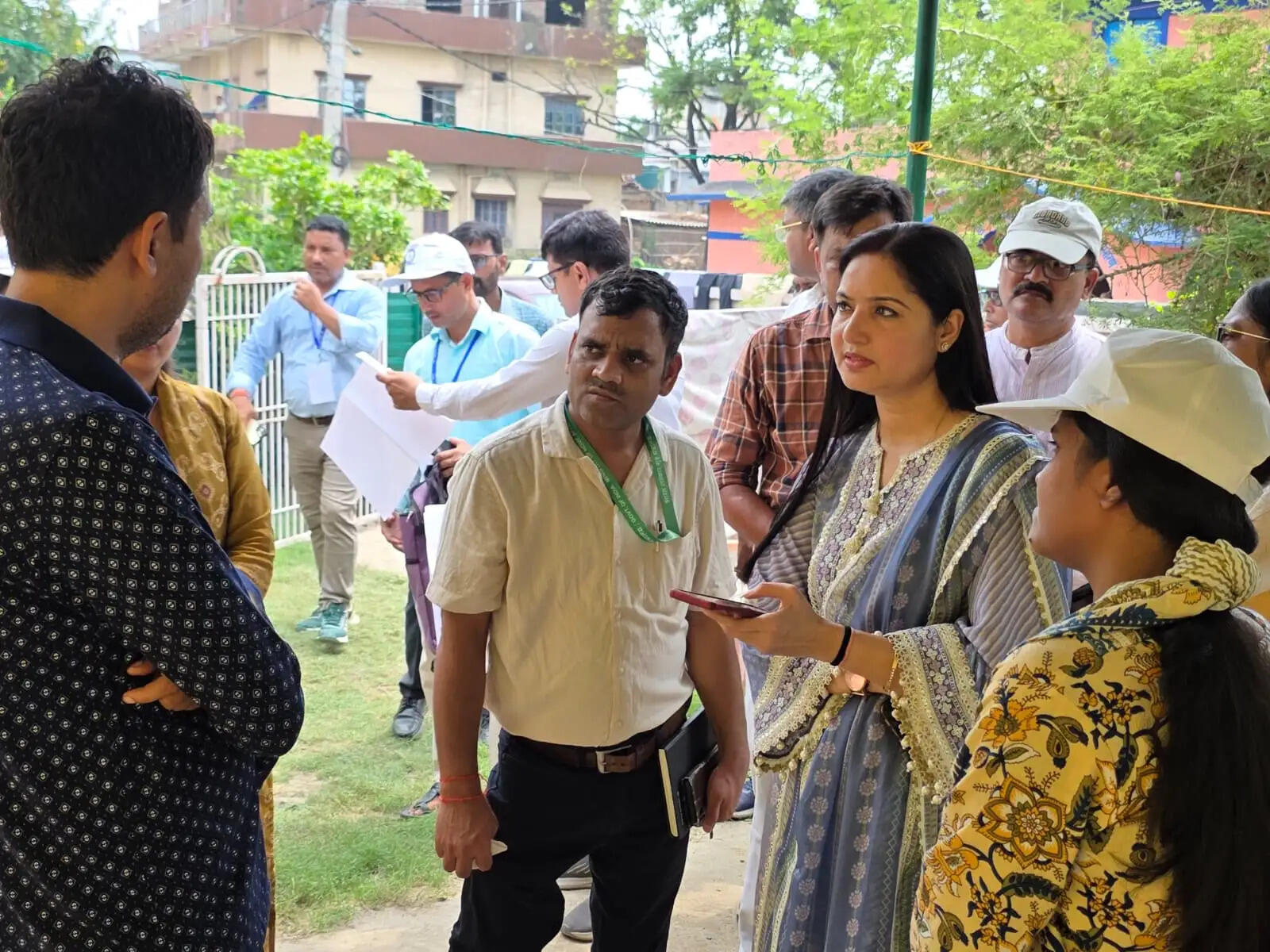 सोनपुर में जनगणना निदेशक ने मकान मालिकों से खुद किया प्रगणकों के डेटा का मिलान