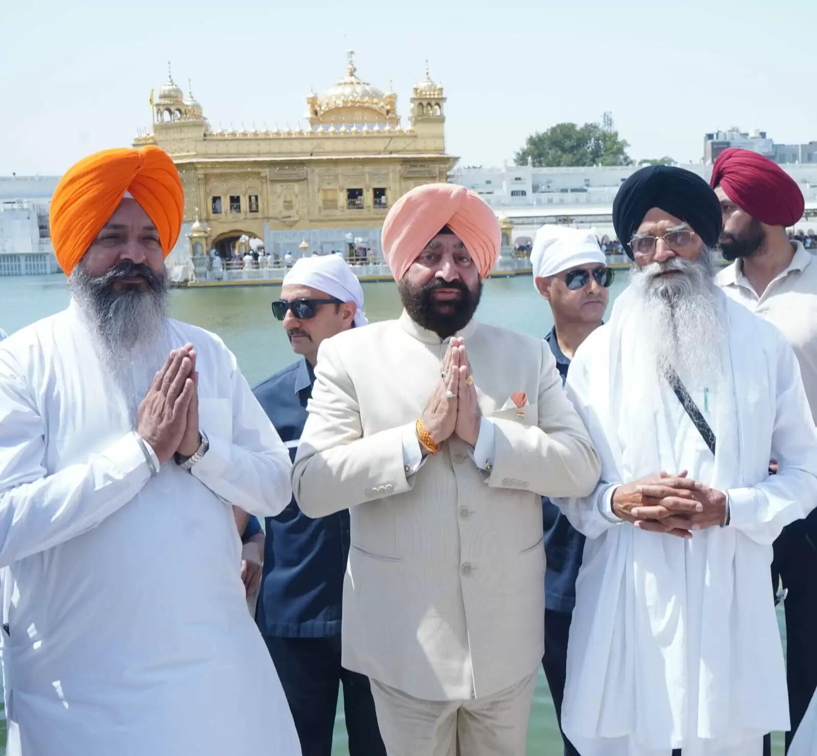 उत्तराखंड के राज्यपाल गुरमीत सिंह ने श्री हरमंदिर साहिब में माथा टेका