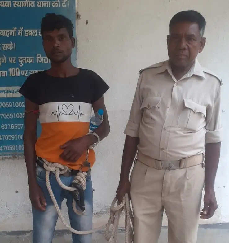 भतीजा ने की कुल्हाड़ी से मारकर चाचा की हत्या, गिरफ्तार