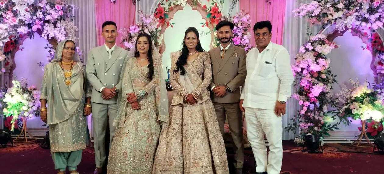 हिसार : सिर्फ एक रुपये में दो बेटों की सगाई, पूर्व सरपंच नरेश पूनिया ने पेश की दहेज मुक्त विवाह की मिसाल