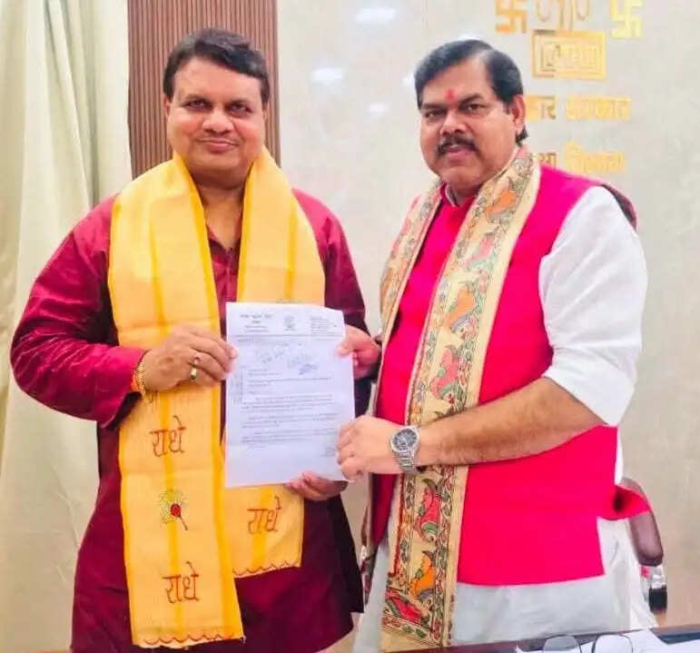 सिमरी बख्तियारपुर विधायक ने शिक्षा मंत्री से संस्कृत उच्च विद्यालय के भवन निर्माण एवं योग्य शिक्षकों के पदस्थापन की मांग की