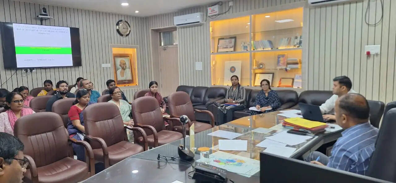 जिलाधिकारी की अध्यक्षता में मिशन शक्ति योजनाओं की प्रगति समीक्षा आयोजित