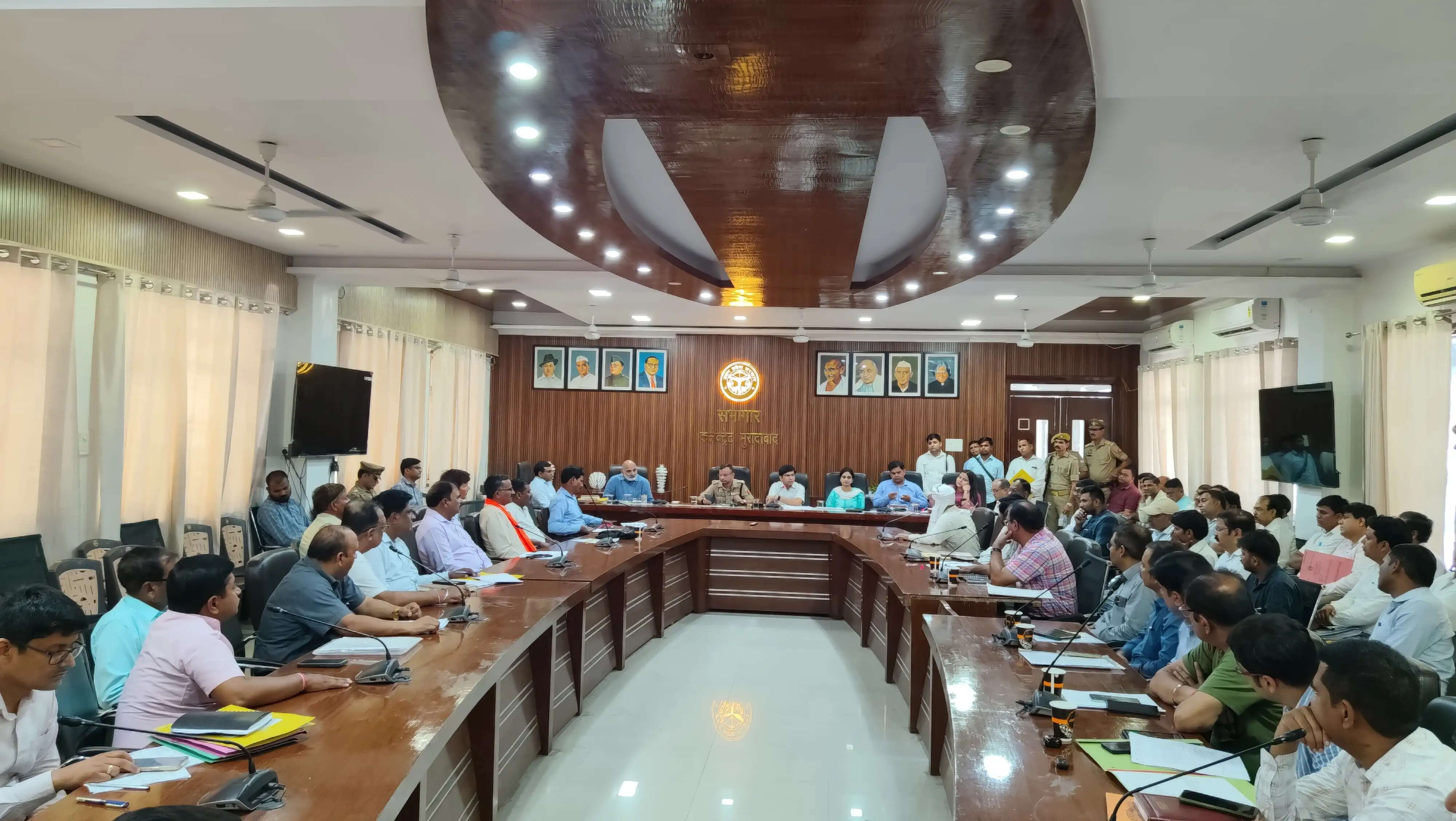 प्रत्येक माह होने वाले किसान दिवस में प्रगतिशील व नवाचारी कृषक आएं : जिलाधिकारी राजेन्द्र पैंसिया