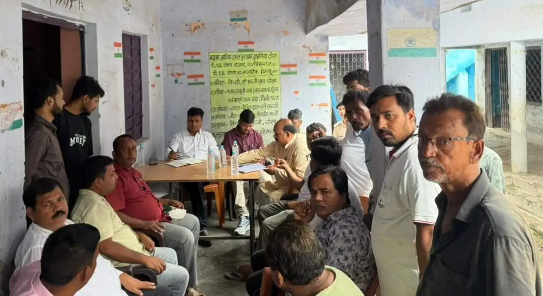 महावीरी झंडा शोभायात्रा जुलूस को लेकर एसडीएम ने मुस्लिम समाज के लोगों के साथ की बैठक