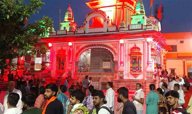 भारी बारिश भी नहीं डिगा सकी शिवभक्तों का उत्साह