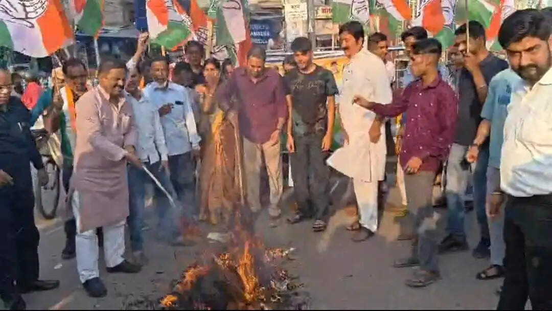 ररसोई गैस की किल्लत और कीमत वृद्धि के खिलाफ कांग्रेस का प्रदर्शन