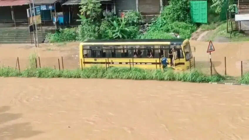 राष्ट्रीय राजमार्ग पर जल जमाव ,आवाजाढही ठप