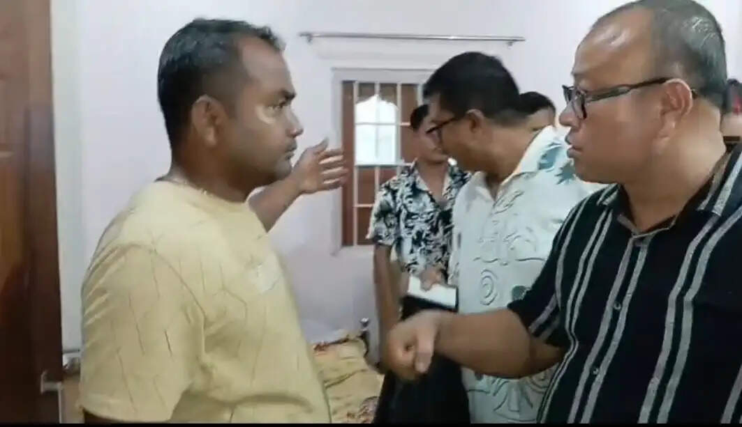 घर से चल रहे फर्जी आधार सेंटर का पर्दाफाश, दो बांग्लादेशी नागरिक समेत तीन गिरफ्तार