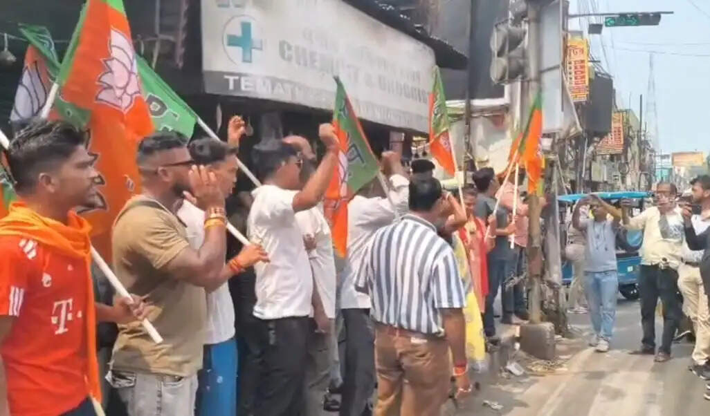 चंदननगर में भाजपा उम्मीदवार के खिलाफ कार्यकर्ताओं का विरोध