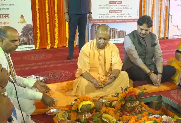 मुख्यमंत्री योगी ने लखनऊ में 12 हजार करोड़ की वरुण विहार और नैमिष नगर योजना का किया भूमि पूजन