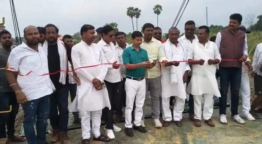 बरारी घाट से शुरू हुई मालवाहक और यात्री जहाज सेवा