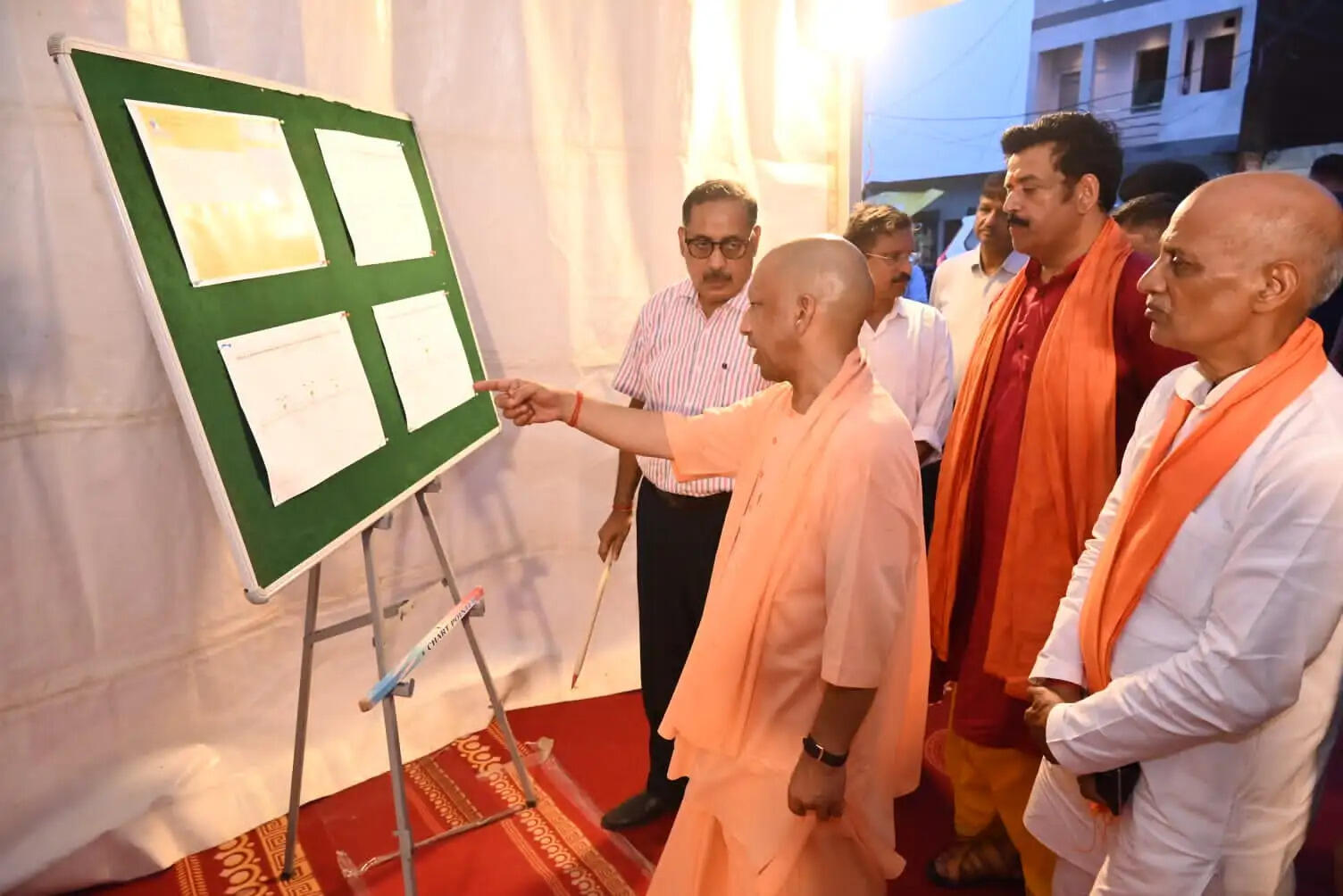 मैनपॉवर बढ़ाकर तेजी से कराएं कार्य : मुख्यमंत्री