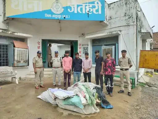 अनूपपुर: विद्युत तार चोरी के 4 आरोपी सहित खरीदार गिरफ्तार, 337 किलो तार जब्त