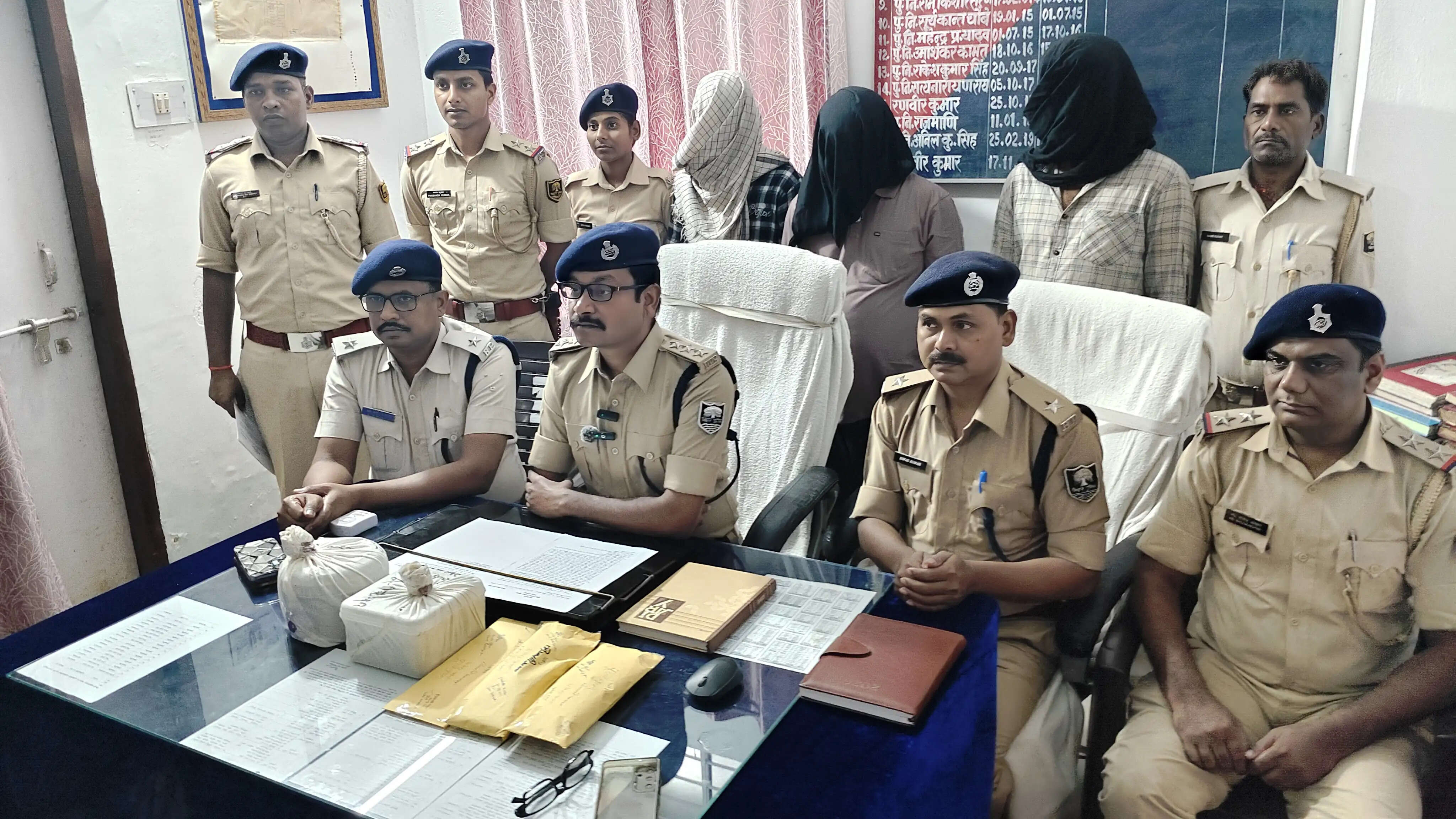 स्मैक के साथ पति-पत्नी समेत तीन तस्कर गिरफ्तार