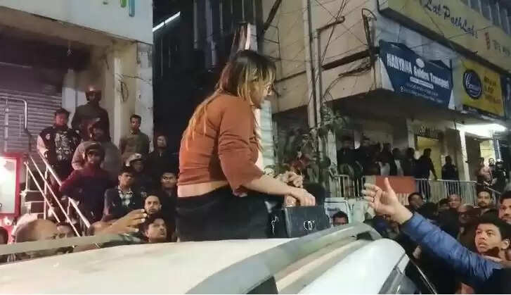 सिलीगुड़ी में नशे में धुत महिला का हंगामा