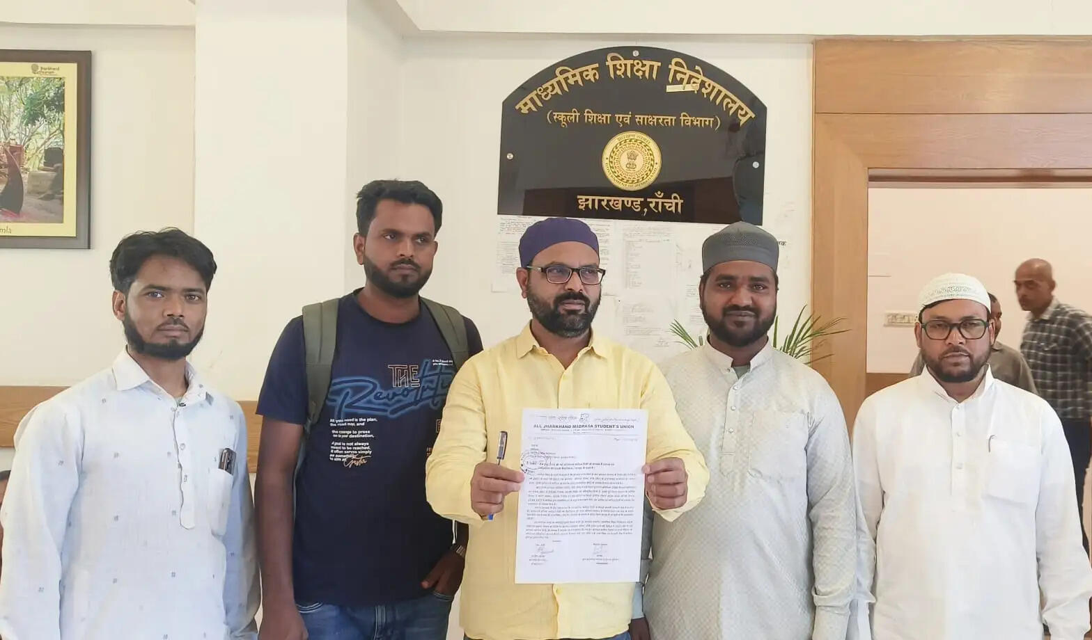 संघ ने शिक्षा सचिव और शिक्षा निदेशक को सौंपा ज्ञापन