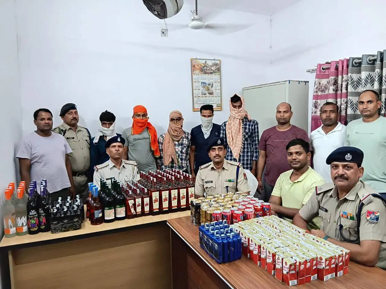 सारण में आरपीएफ और सीबीडीएस ने ट्रेन से पांच तस्करों को किया गिरफ्तार
