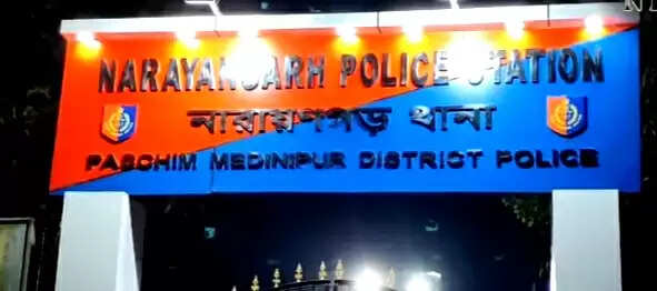 धान के खेत से एक महिला का अर्धनग्न शव बरामद