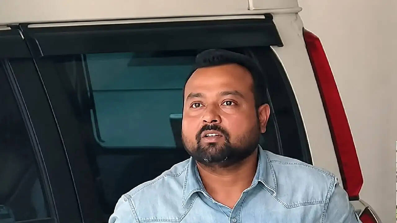लंबे समय से ‘लापता’ अभिषेक बनर्जी के सहायक सुमित राय सीआईडी के सामने हुए पेश, जमीन भ्रष्टाचार मामले में पूछताछ