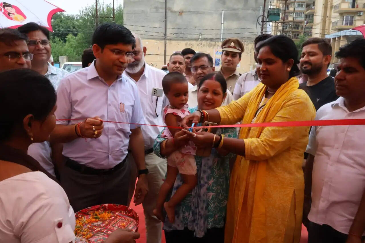अधिक से अधिक पात्र व्यक्तियों के आयुष्मान कार्ड बनाए जाएं : जिलाधिकारी