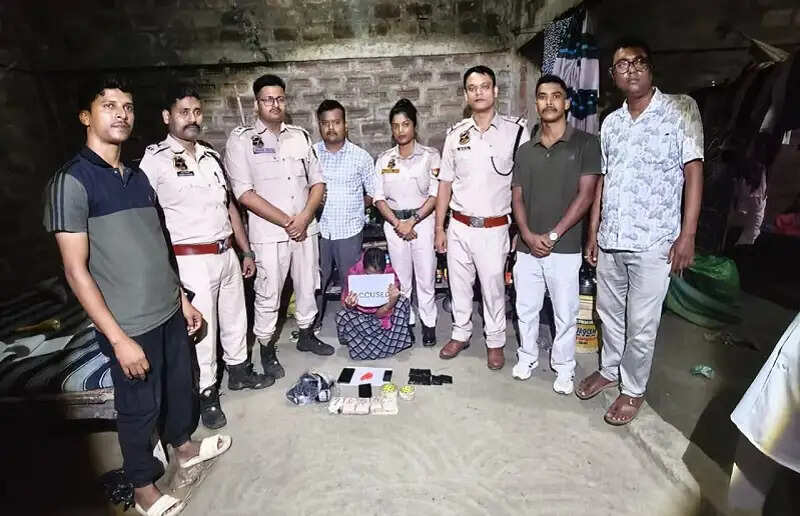 महिला तस्कर गिरफ्तार, एक करोड़ की याबा टैबलेट बरामद
