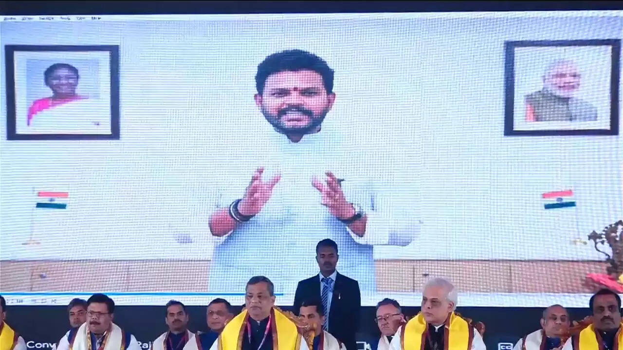 राजीव गांधी राष्ट्रीय विमानन विश्वविद्यालय का दीक्षांत समारोह - डिग्री पाकर खिल उठे चेहरे