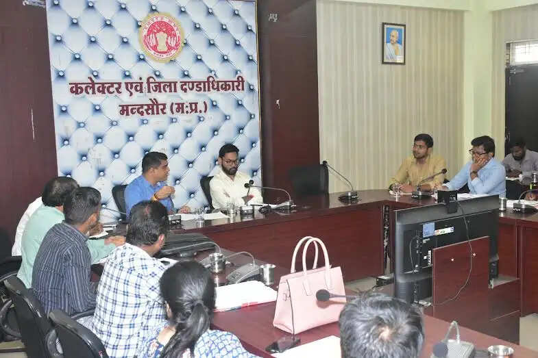 मंदसौर शहर के लिए सुनियोजित ढंग से यातायात प्लान तैयार करें - कलेक्टर