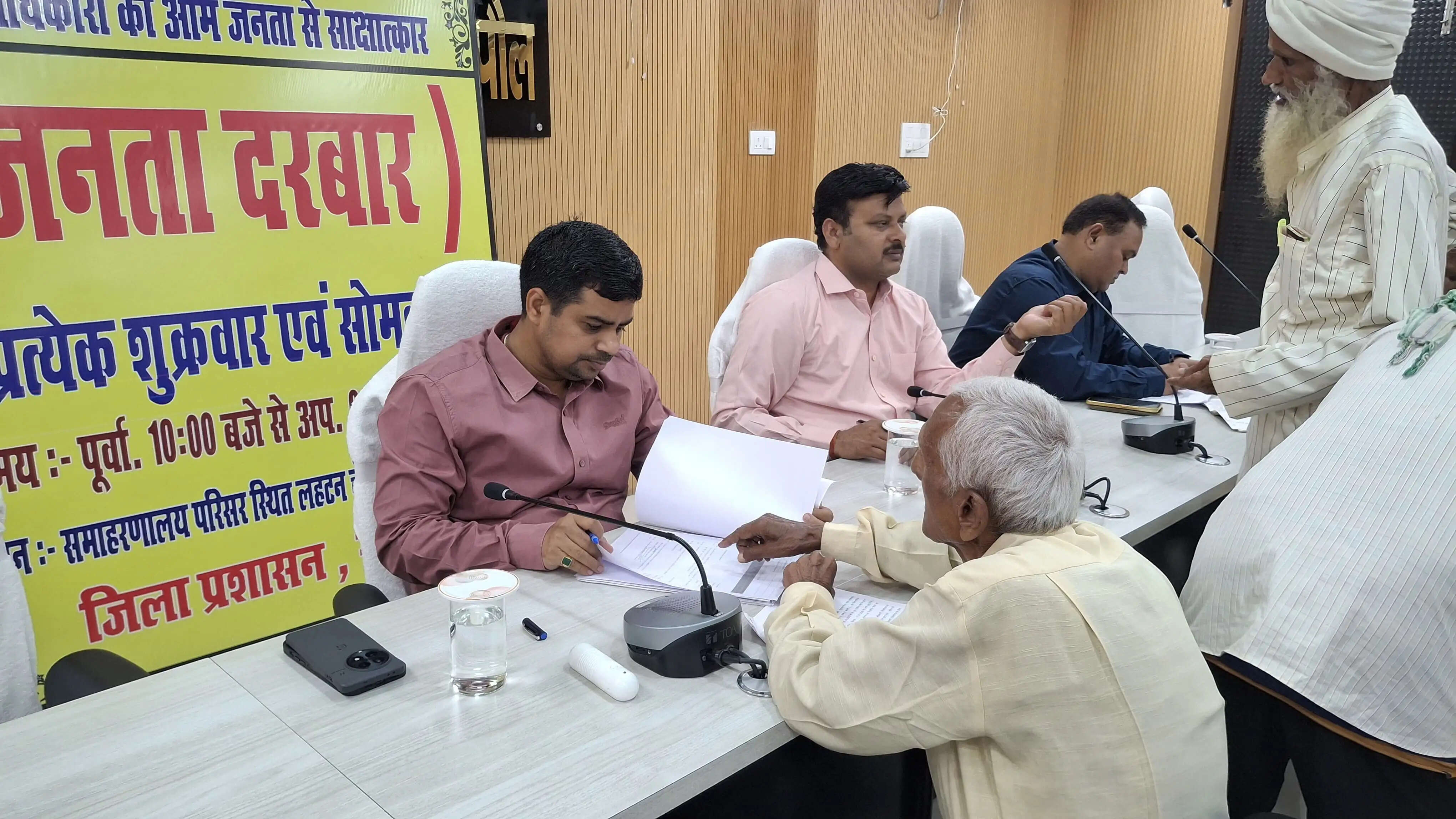 जिला जनता दरबार में 63 फरियादी पहुंचे, डीएम ने दिए त्वरित कार्रवाई के निर्देश