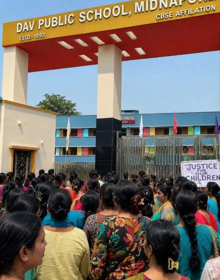 मेदिनीपुर के स्कूल में मासूम से यौन उत्पीड़न, अभिभावकों का जोरदार प्रदर्शन