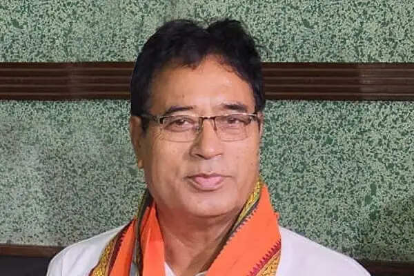 नेताजी पर टिप्पणी पड़ी भारी : भाजपा सांसद अनंत महाराज से शुभेंदु सरकार ने वापस लिया बंग विभूषण