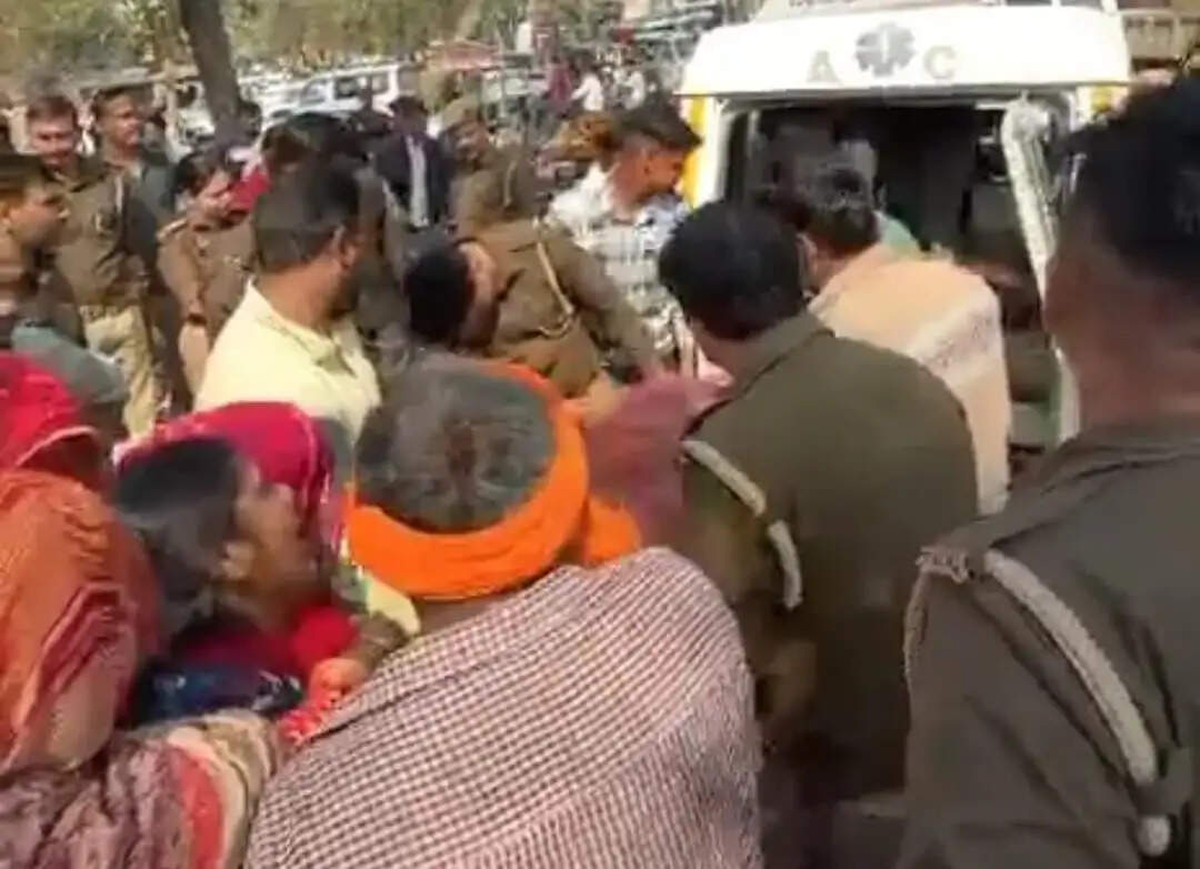 इलाज के दौरान महिला की मौत,परिजनों ने काटा हंगामा