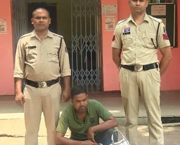 ऑपरेशन आघात के तहत 74 लीटर अवैध शराब और दो दुपहिया जब्त, पांच आरोपित गिरफ्तार