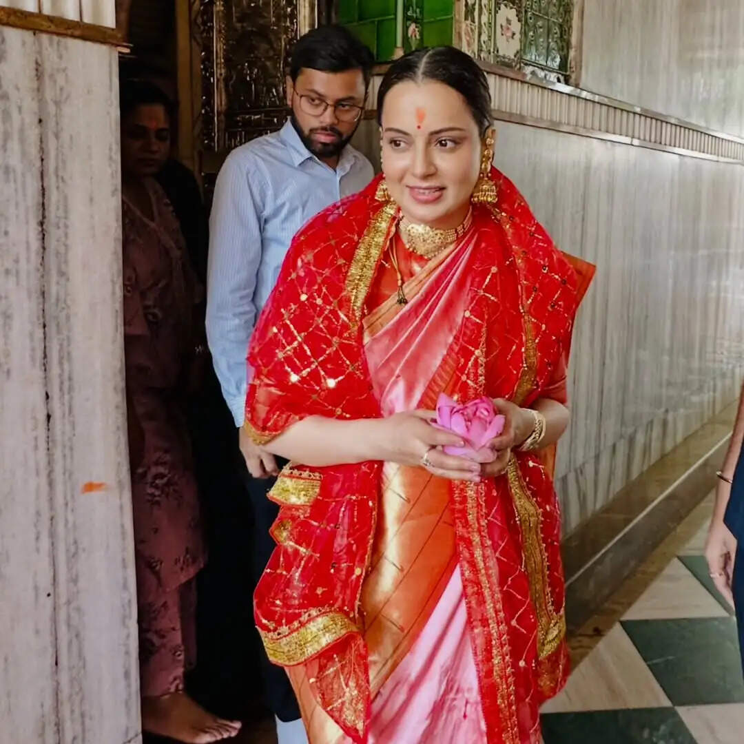 कालीघाट मंदिर में मां काली के दर्शन करने पहुंचीं कंगना रनौत, बंगाल और देश की सुख-शांति की कामना की