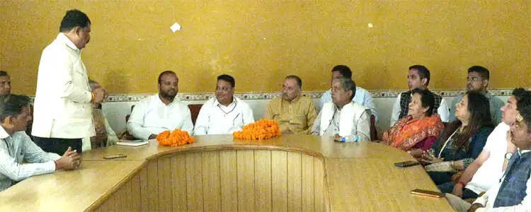 बूथ स्तर पर संगठन मजबूत कर घर-घर पहुंचाएं कांग्रेस की नीतियां
