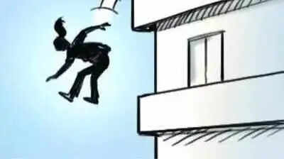युवती ने सोलहवीं मंजिल से कूदकर की आत्महत्या