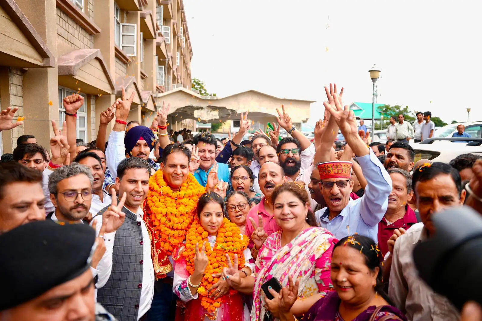 नगर निगम धर्मशाला को मिले नए मेयर और डिप्टी मेयर, शमशेर नेहरिया मेयर और प्रेरणा गुलेरिया बनी डिप्टी मेयर