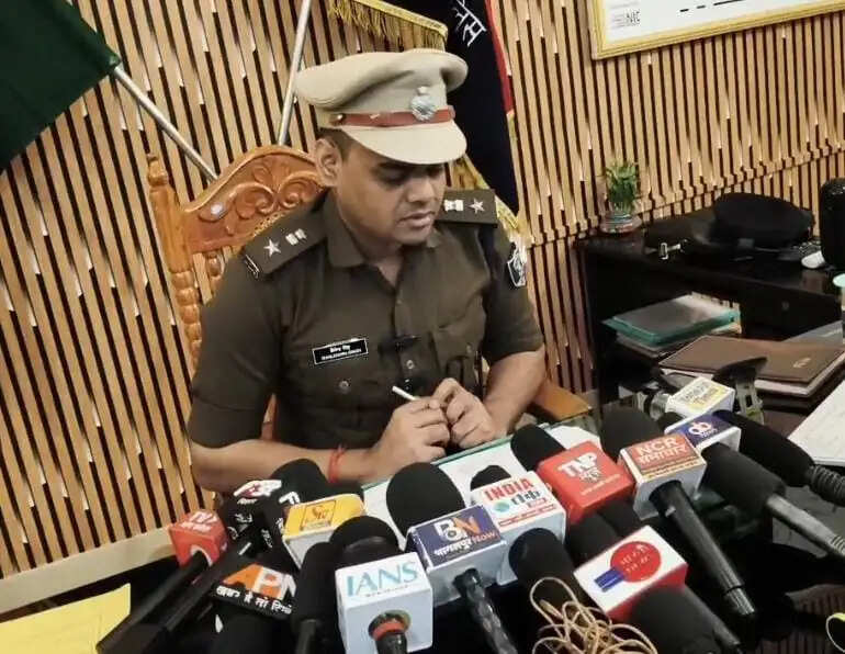 टैंकर से भारी मात्रा में विदेशी शराब बरामद, दो गिरफ्तार