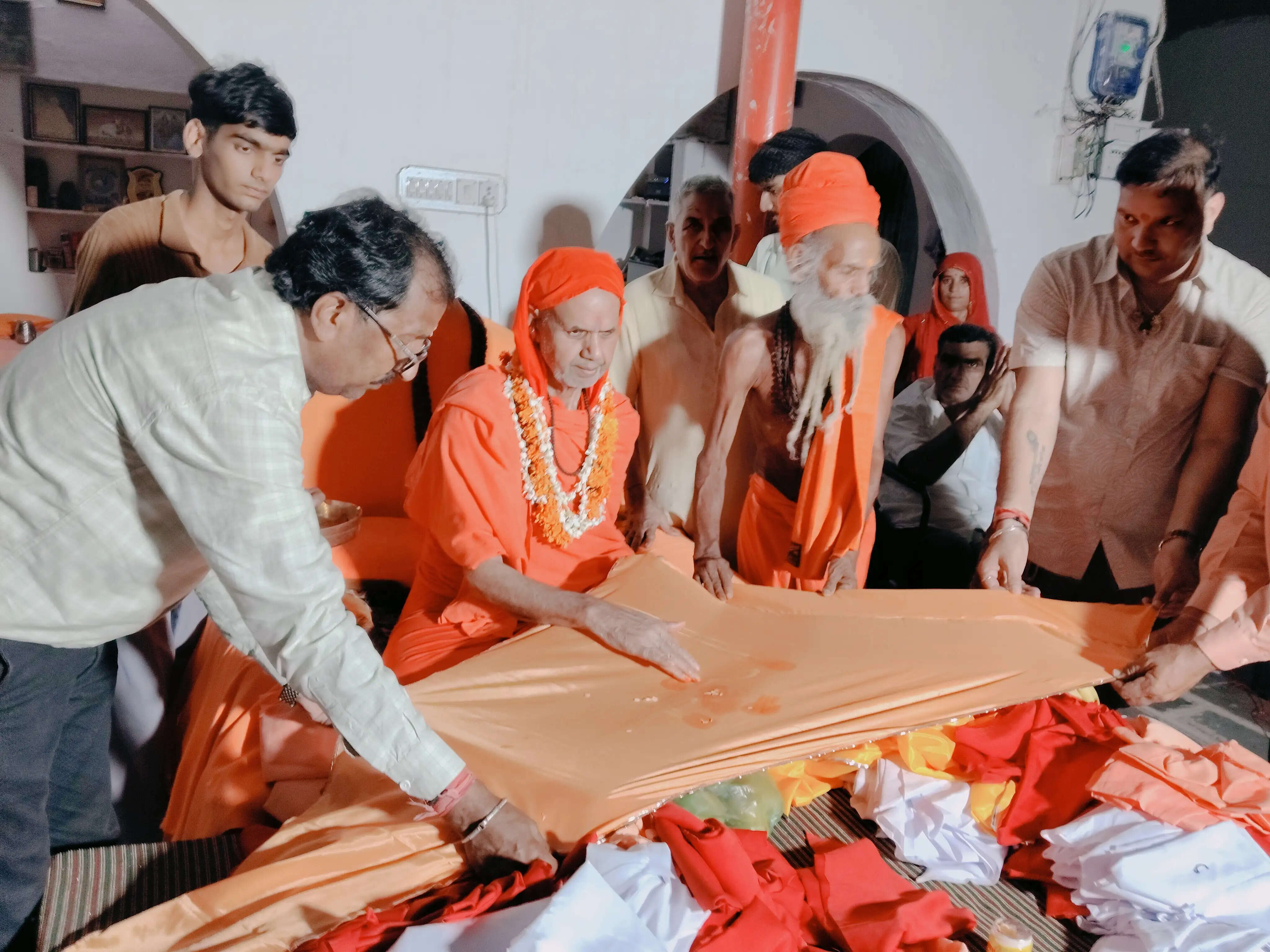 गौशाला और रेत के टीबों पर लहराएगी पताका, गौ सम्मान पूजन हुआ