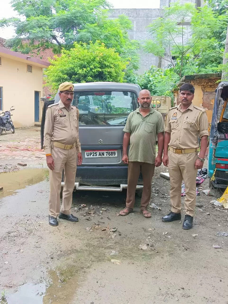 कबाड़ी की दुकान पर छापा, चोरी के वाहन काटते पकड़ा गया आरोपित, भारी मात्रा में पार्ट्स बरामद