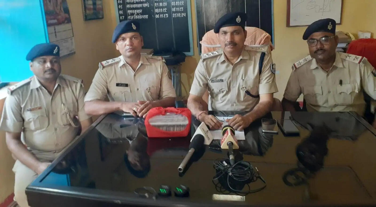 मोटरसाइकिल की डिक्की से चोरी पांच लाख रुपये बरामद आरोपी के घर से मिली पूरी रकम, चार दिनों में पुलिस ने किया घटना का उद्भेदन