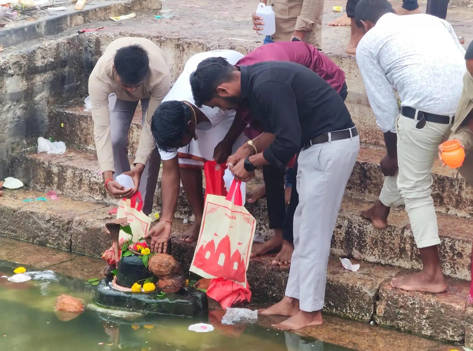 अनूपपुर: तीसरे श्रावण सोमवार और नागपंचमी पर अमरकंटक में उमड़े भक्त