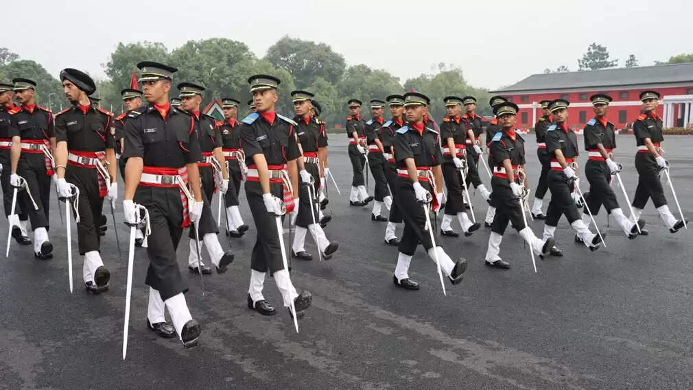 देहरादून में आईएमए की पासिंग आउट परेड शुरू, भारतीय सेना को आज मिलेंगे 419 युवा अफसर
