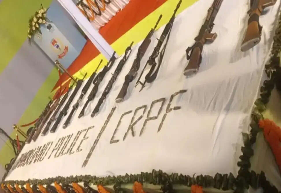 ऑपरेशन 'नवजीवन-II' में झारखंड पुलिस को बड़ी सफलता, 16 सक्रिय माओवादियों ने किया आत्मसमर्पण