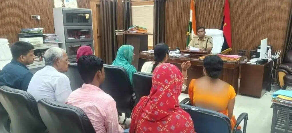 सुपौल में पुलिस अधीक्षक का जन संवाद कार्यक्रम, आम जनता की शिकायतें सुनी गईं