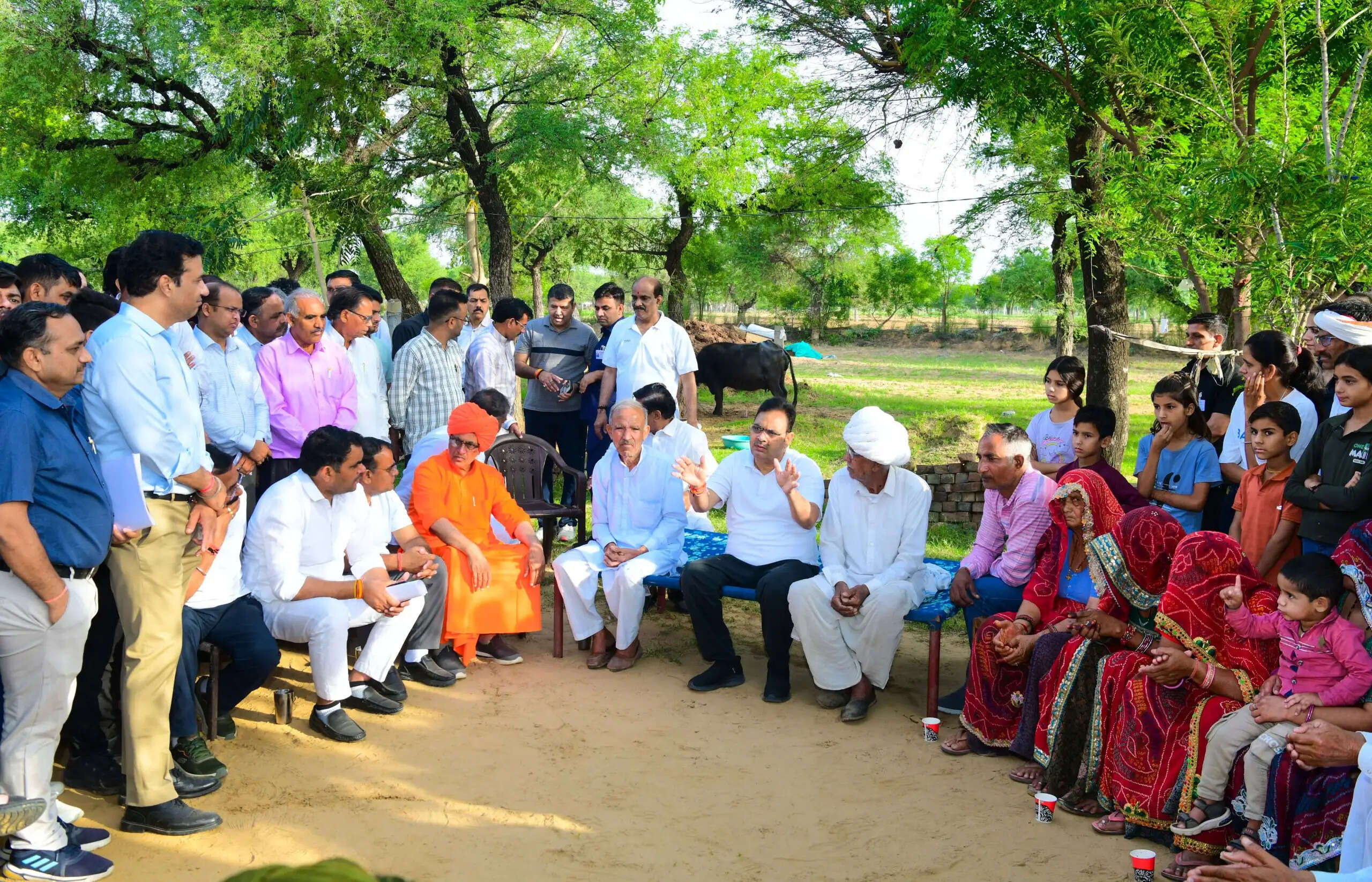 ग्राम विकास चौपालों के जरिए गांव-गांव पहुंचे मुख्यमंत्री, ग्रामीणों से सीधा संवाद कर दिए विकास के निर्देश