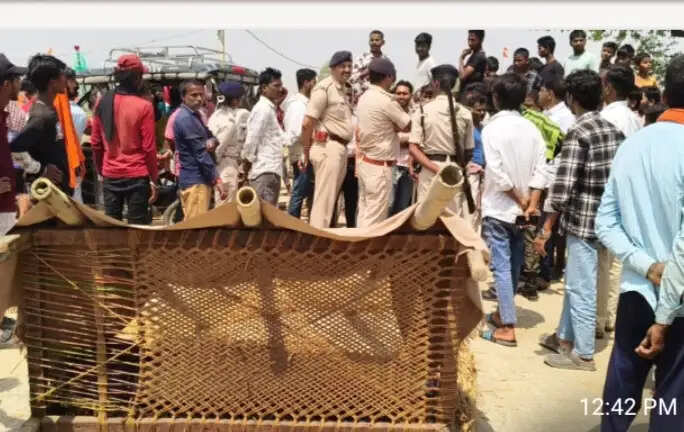 बिहार के नवादा में स्कूल बस हादसे में एक छात्रा की मौत, 27 घायल