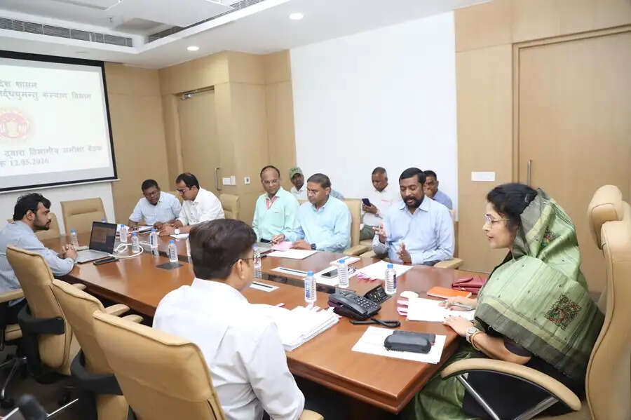 राज्यमंत्री गौर ने निर्माण कार्यों में लेटलतीफी पर जताई नाराजगी, कहा- लापरवाही बर्दाश्त नहीं की जाएगी