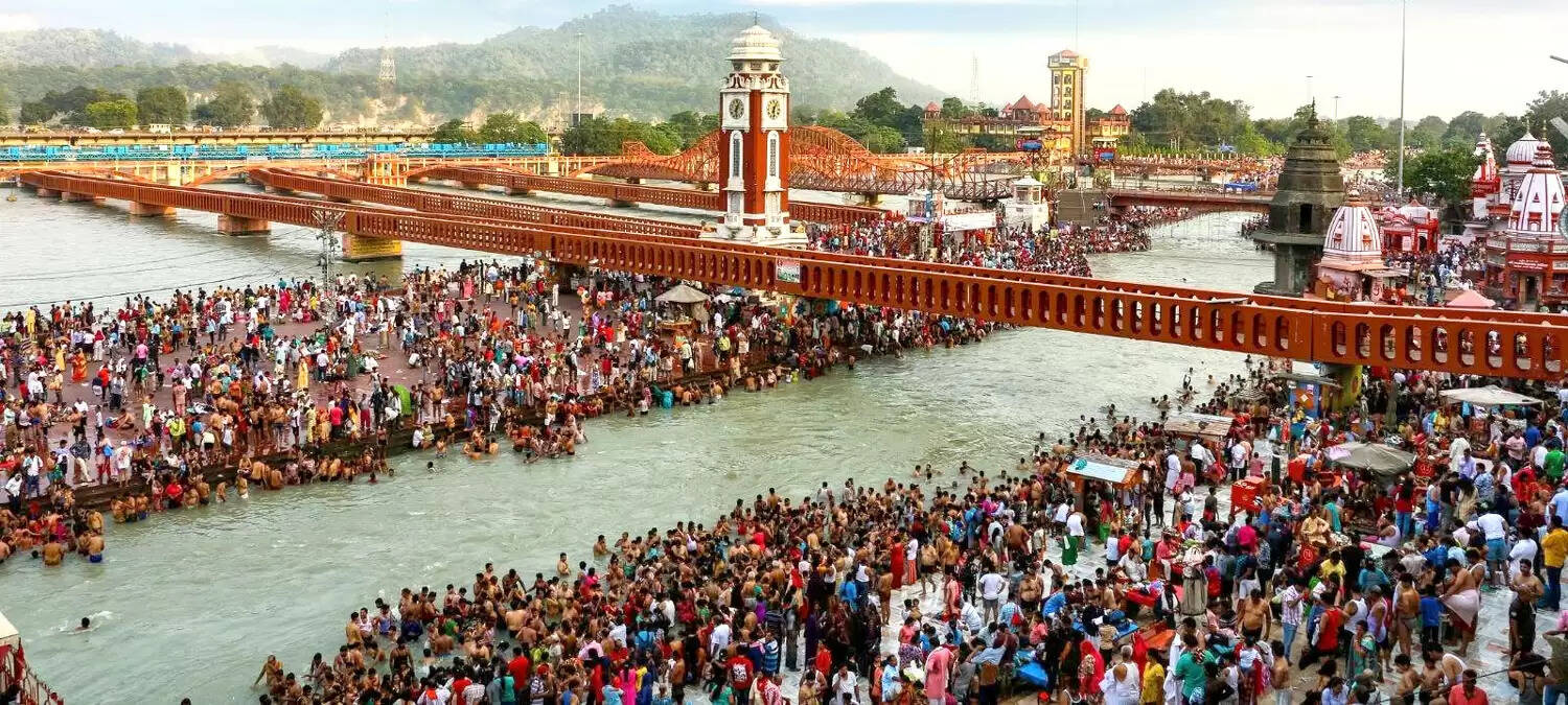 वैशाख अमावस्या पर हरिद्वार में आस्था का सैलाब, गंगा घाटों पर उमड़ी श्रद्धालुओं की भीड़