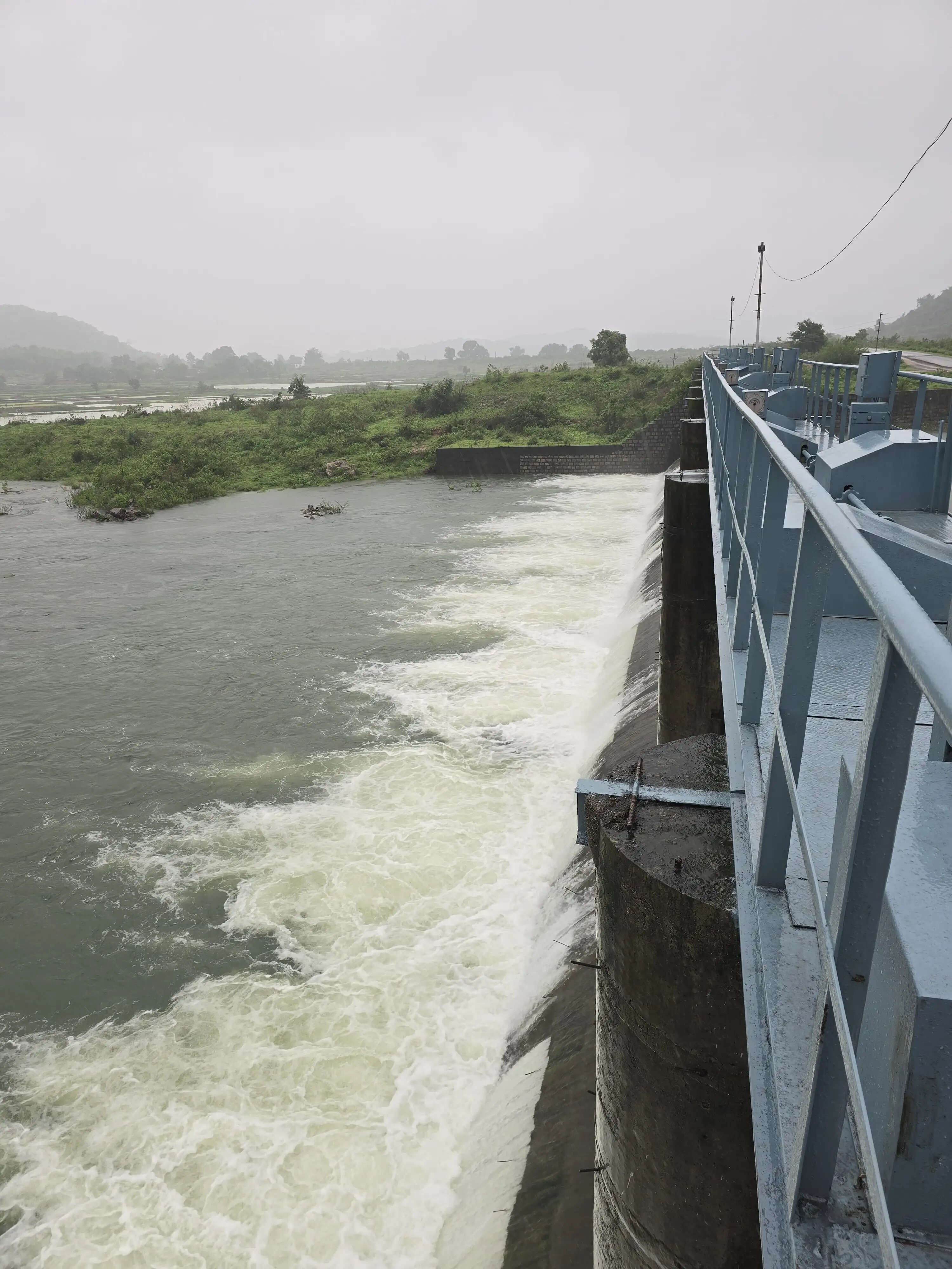 भारी बारिश के बीच जलाशयों का सुरक्षित संचालन जारी, सोंढूर नदी किनारे अलर्ट